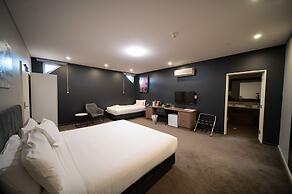 Sfera's Park Suites & Convention Centre