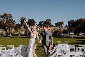 Sfera's Park Suites & Convention Centre