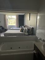 Sfera's Park Suites & Convention Centre