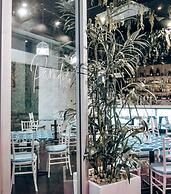 Sfera's Park Suites & Convention Centre