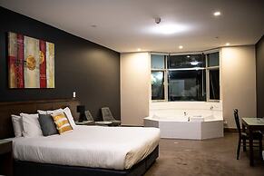 Sfera's Park Suites & Convention Centre