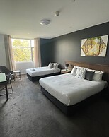 Sfera's Park Suites & Convention Centre