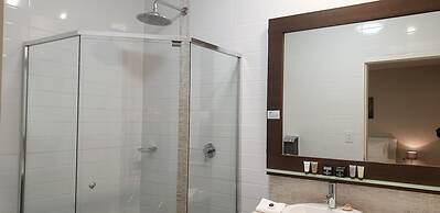 Sfera's Park Suites & Convention Centre