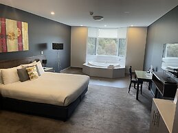 Sfera's Park Suites & Convention Centre