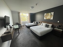 Sfera's Park Suites & Convention Centre