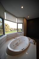 Sfera's Park Suites & Convention Centre