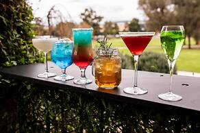 Sfera's Park Suites & Convention Centre