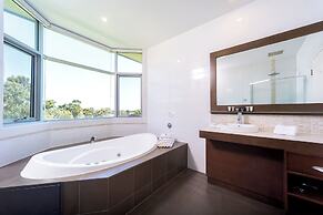 Sfera's Park Suites & Convention Centre