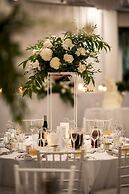 Sfera's Park Suites & Convention Centre