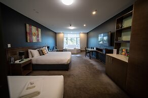 Sfera's Park Suites & Convention Centre