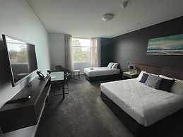 Sfera's Park Suites & Convention Centre