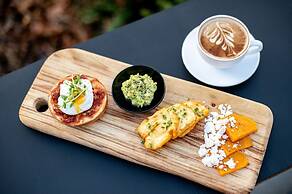 Sfera's Park Suites & Convention Centre