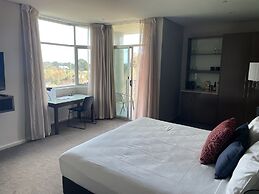 Sfera's Park Suites & Convention Centre