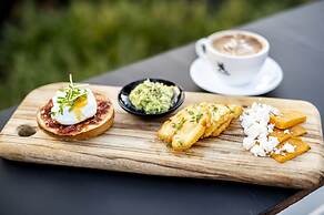 Sfera's Park Suites & Convention Centre