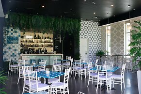 Sfera's Park Suites & Convention Centre