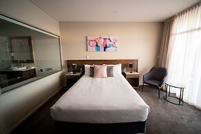 Sfera's Park Suites & Convention Centre