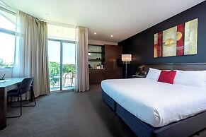 Sfera's Park Suites & Convention Centre