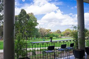 Sfera's Park Suites & Convention Centre