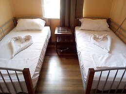 Civic Guest House - Hostel