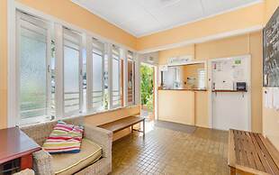 Civic Guest House - Hostel