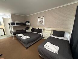 Capricorn Motor Inn