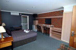 Poachers Paradise Motel