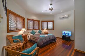 Hibiscus Lodge Bed & Breakfast