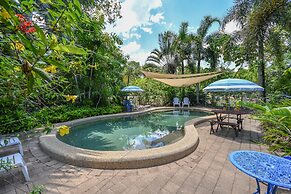 Hibiscus Lodge Bed & Breakfast