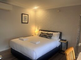 Fern Bay Motel