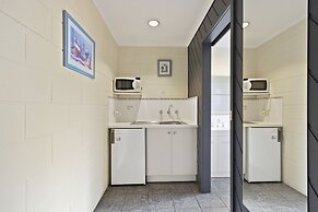 Cunningham Shore Motel