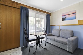 Cunningham Shore Motel