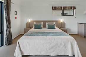 Avalon Manor Motel
