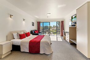 Avalon Manor Motel