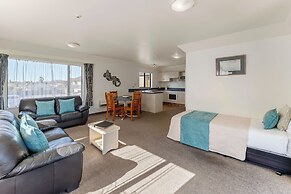Avalon Manor Motel