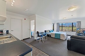 Avalon Manor Motel