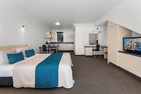 Avalon Manor Motel