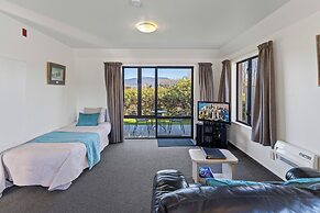 Avalon Manor Motel