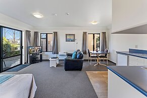 Avalon Manor Motel
