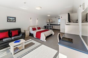 Avalon Manor Motel