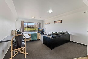 Avalon Manor Motel