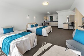 Avalon Manor Motel