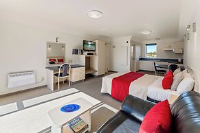 Avalon Manor Motel