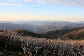 Harrietville Snowline Hotel