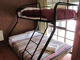 Harrietville Snowline Hotel