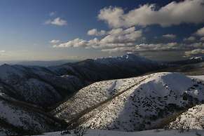 Harrietville Snowline Hotel
