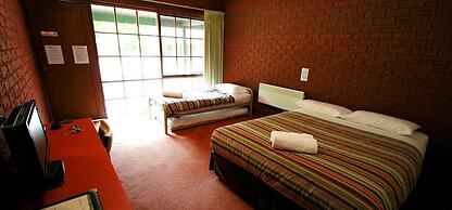 Harrietville Snowline Hotel