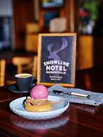 Harrietville Snowline Hotel