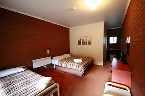 Harrietville Snowline Hotel