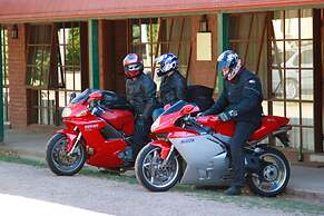 Harrietville Snowline Hotel