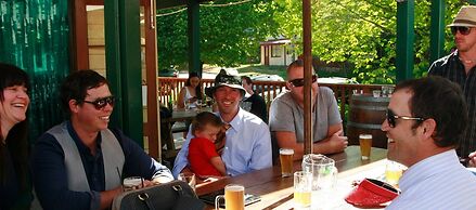 Harrietville Snowline Hotel